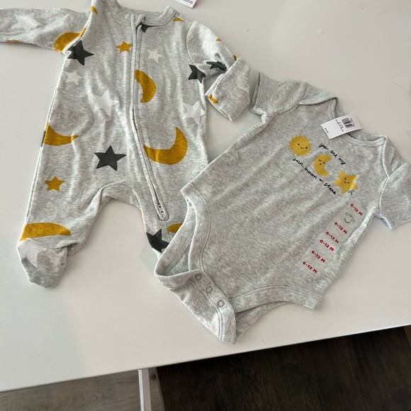 Old Navy Gray Baby Onesie and Pajama Set with Stars and Moons - Picture 1 of 4